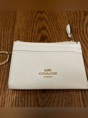 Coach White Pebbled Leather Zip Card Case with Gold Logo
